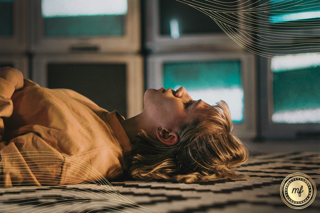 A lady lying on the floor, feeling a sense of dizziness in her eyes